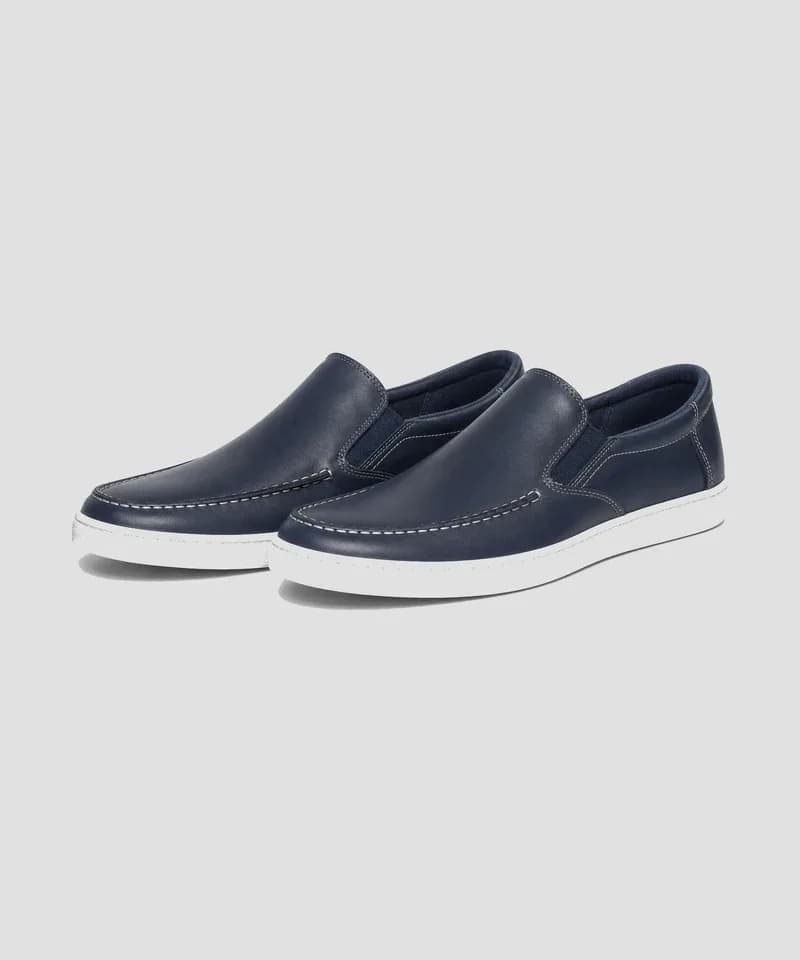 Zapatilla slip-on de cuero azul marino — Calzado
