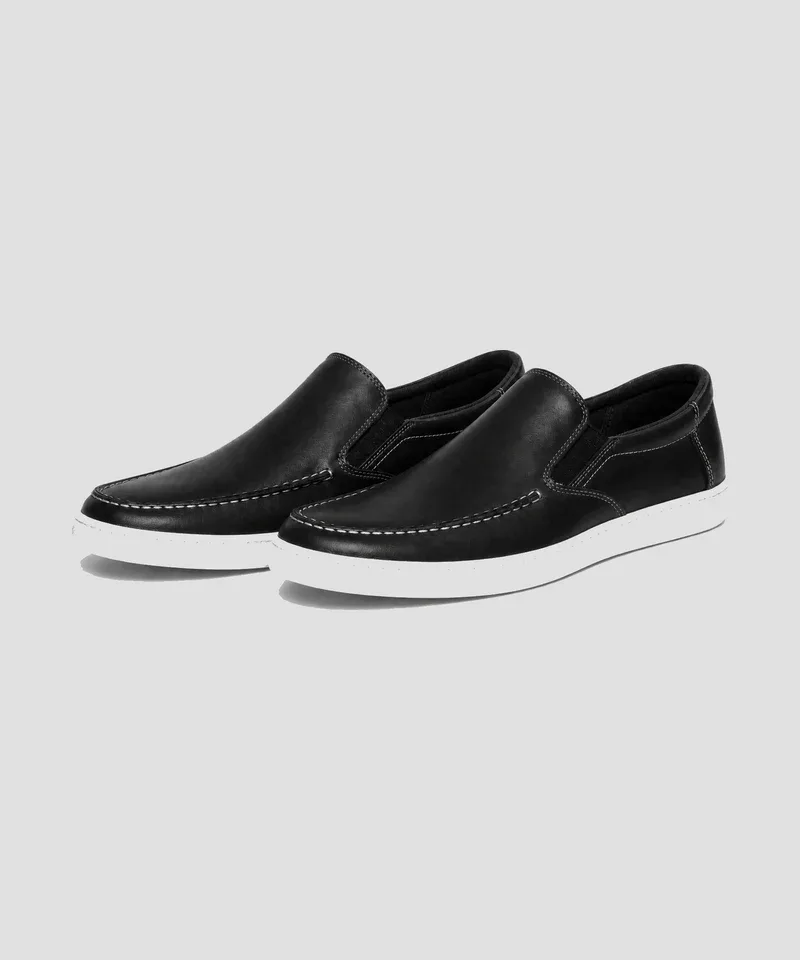 Zapatilla slip-on de cuero negro — Calzado