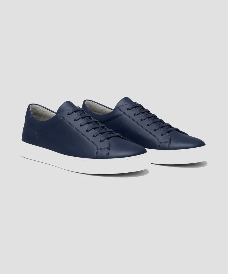 Zapatilla urbana de cuero azul marino — Calzado
