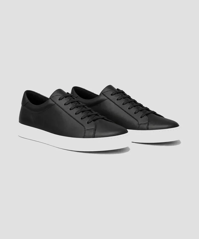 Zapatilla urbana de cuero negro — Calzado