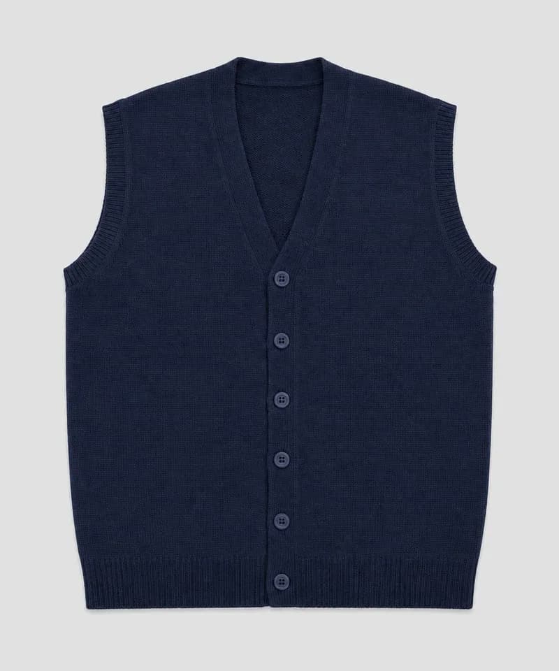 Chaleco escote V con botones azul marino — Sweaters