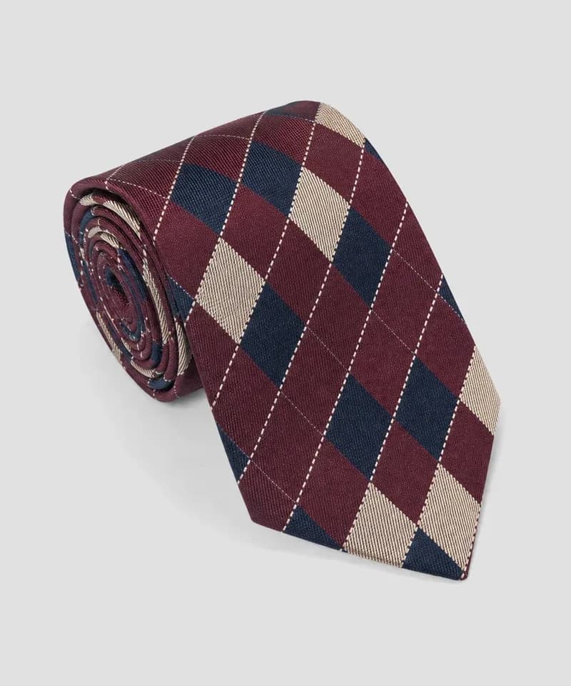 Corbata bordó con rombos argyle azul y beige — Corbatas