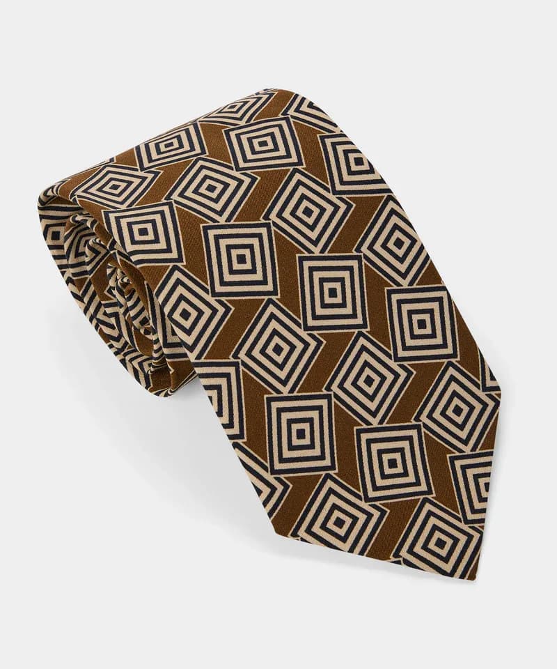 Corbata marrón geométrica