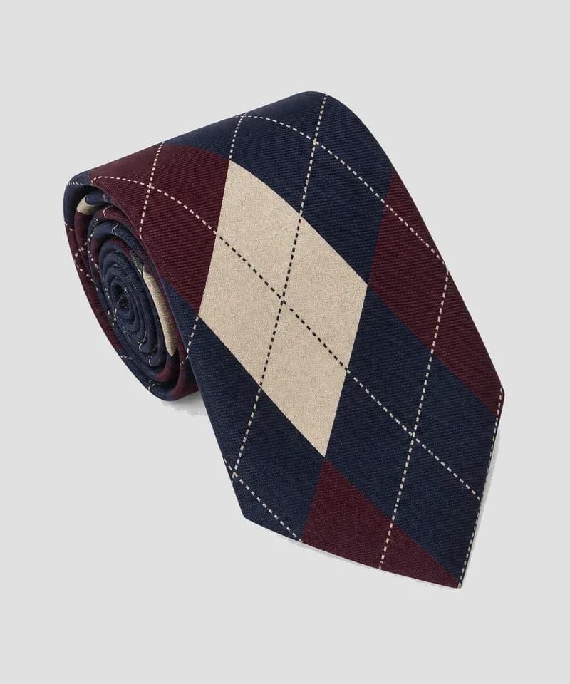 Corbata azul marino con rombos argyle bordó y beige — Corbatas