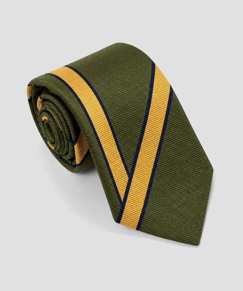Corbata verde oliva con rayas regimentales doradas — Corbatas