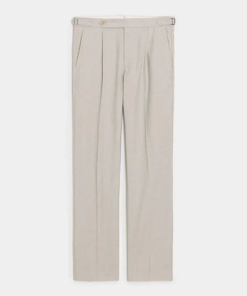 Pantalón beige con pinzas y ajustadores