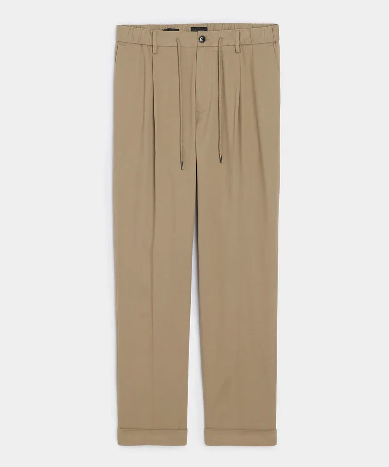 Pantalón beige con pinzas y bocamanga